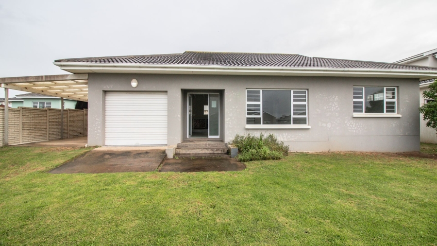 6 Bedroom Property for Sale in Kidds Beach Eastern Cape